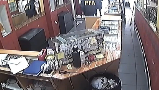 Se hicieron pasar por policías federales, simularon un allanamiento y robaron en una joyería