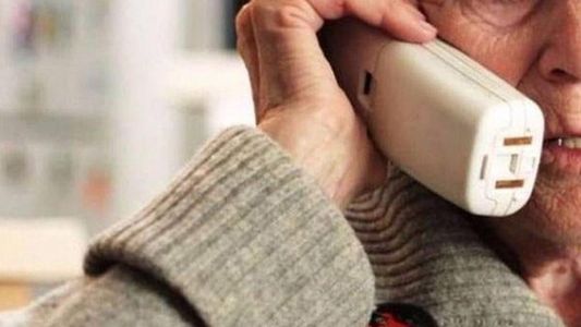 Le hicieron el cuento del tío a una jubilada y su hijo evitó que le robaran 30.000 dólares