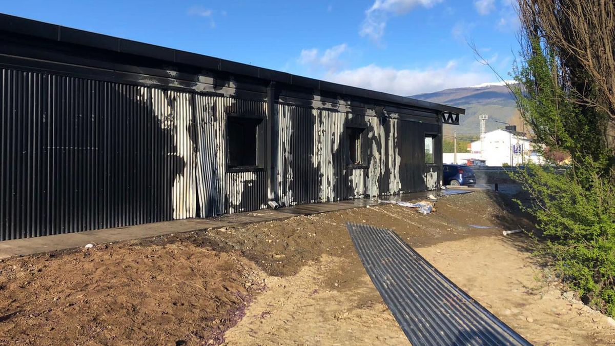 Incendio en oficina de turismo de El Bolsón: investigan si fue intencional