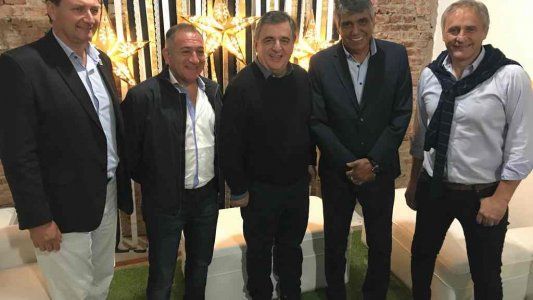 Una foto, un comunicado en orden alfabético y un poco de Fernet para cerrar la interna cordobesa de Cambiemos