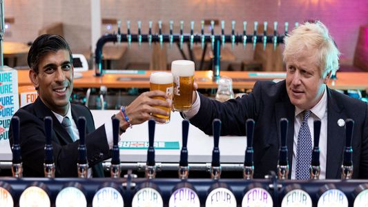 La policía de Londres multó a Boris Johnson y a su gabinete por fiesteros