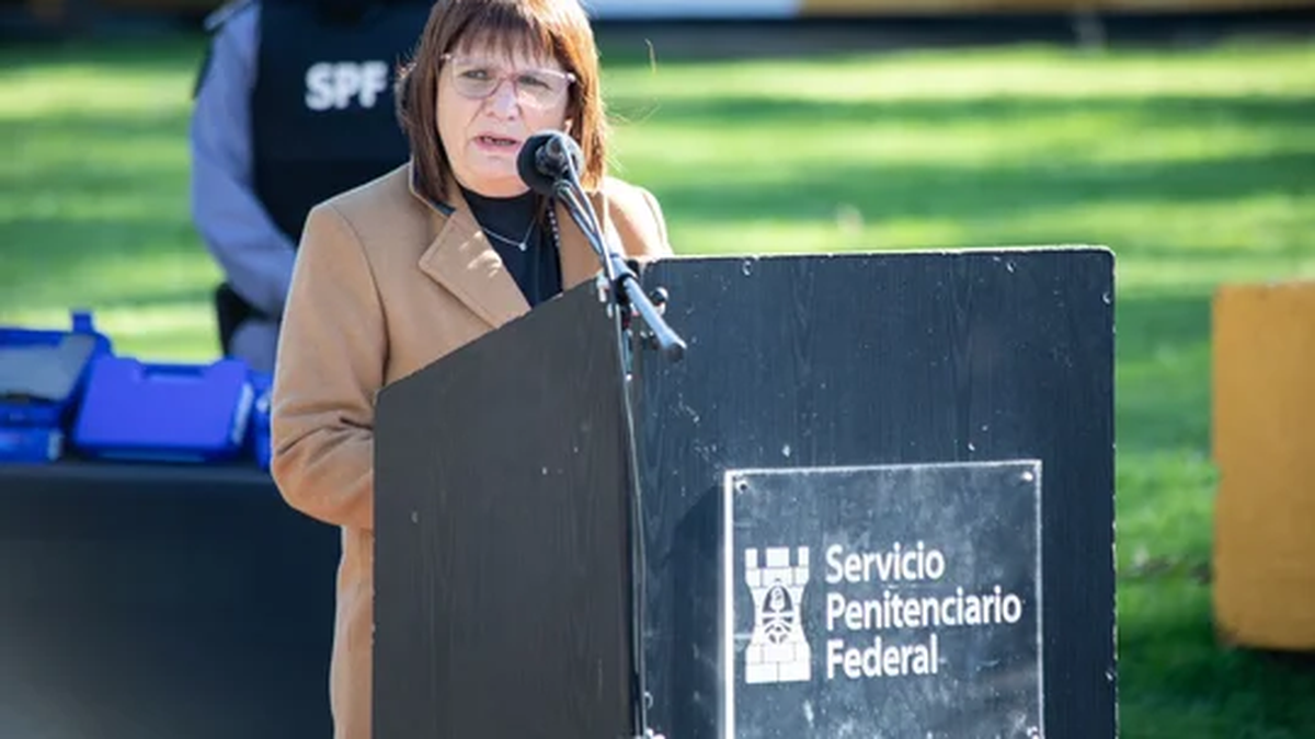 Bullrich entregó armas a las Fuerzas Federales. (Foto: NA)