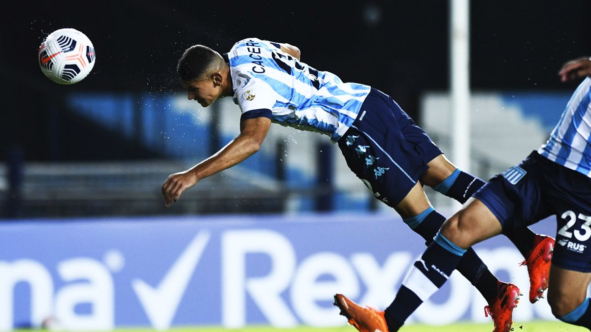 Racing le gana 1-0 a Sporting Cristal con gol del juvenil Cáceres y se acomoda en su grupo