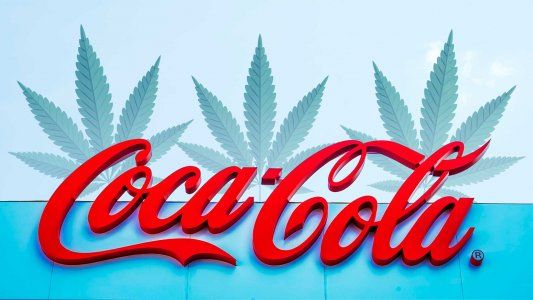 Coca-Cola estudia hacer una bebida con compuestos de la marihuana