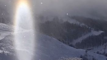 Cerro Catedral: una fotógrafa captó un misterioso agujero blanco entre las montañas