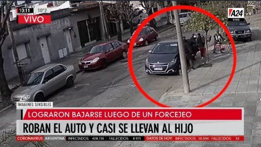 Roban un auto y casi se llevan a dos nenes que estaban adentro