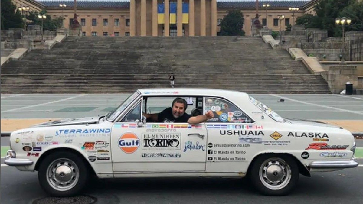La vuelta al mundo en un Torino: el sueño que siempre tuvo Héctor Argiró y no paró hasta cumplirlo. (Foto: @elmundoentorino)&nbsp;