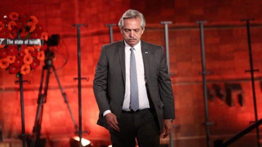 Tras el debut internacional en Israel, Alberto se concentra en la crisis, la deuda y su próximo viaje a Europa