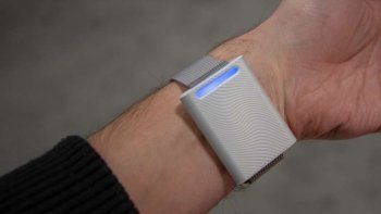 Llegó la pulsera que reemplaza el aire acondicionado, sale $ 12.000