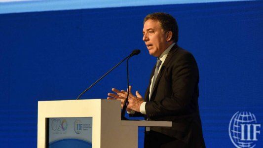 Dujovne a los inversores privados: El Estado está dejando de ser una carga