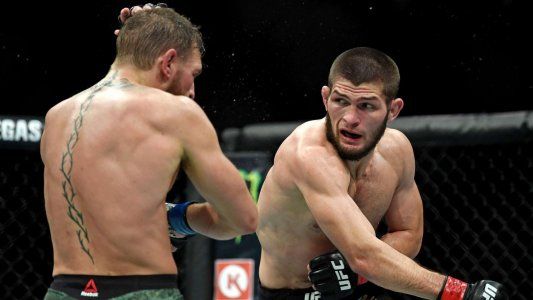 Khabib Nurmagomedov le dio una paliza a Conor McGregor en una pelea que terminó en escándalo