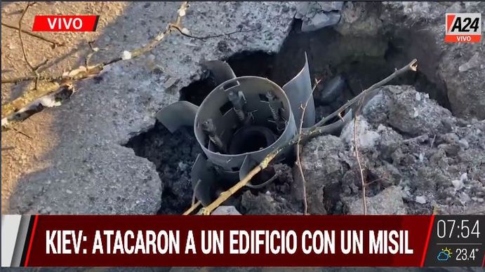 Así cayó un misil ruso en un edificio en Kiev