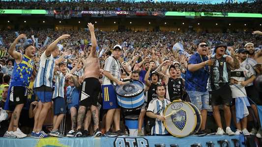 Mundial Qatar 2022: el Gobierno aclaró quién decidió el ingresó de al menos 100 barras a Doha