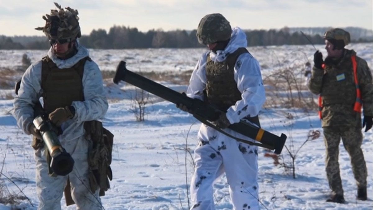 soldados de Estados Unidos entrenan a tropas de Ucrania (Foto: AP)