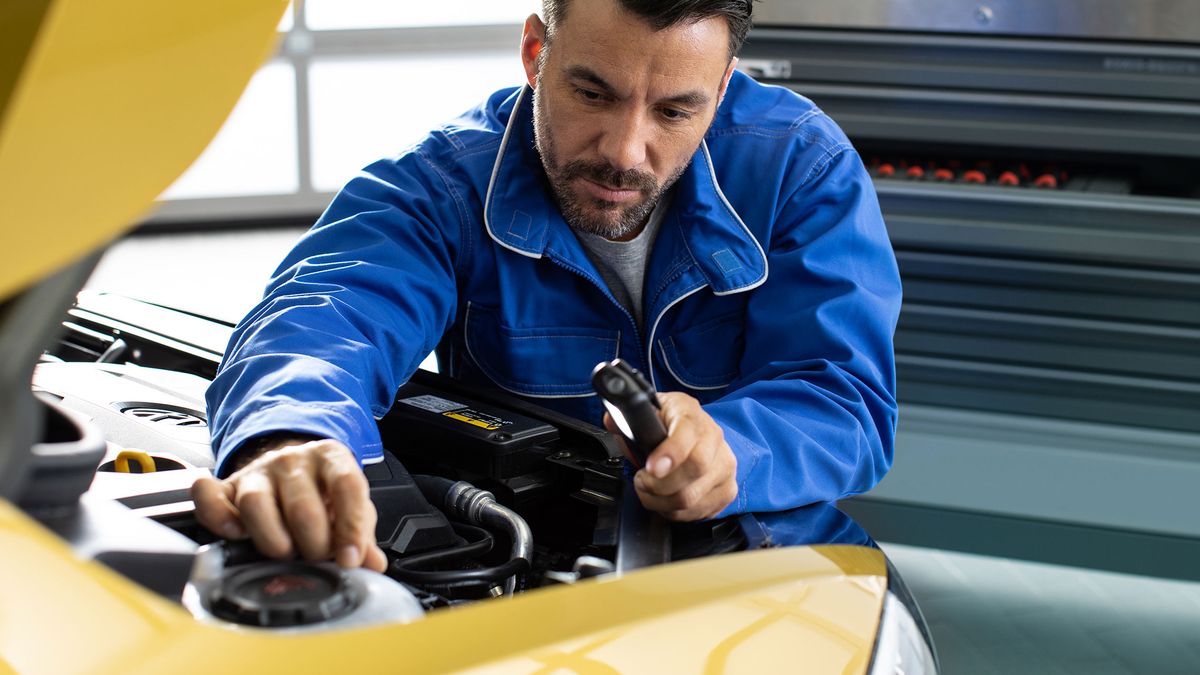 Volkswagen Argentina lanzó un nuevo configurador virtual que tiene como objetivo acercarle a los clientes toda la información vinculada con los servicios de mantenimiento de sus vehículo. Acceso al nuevo configurador web: https://www.volkswagen.com.ar/app/local/postventa-servicio-mantenimiento/