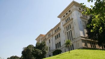 Evacuaron a los alumnos de un colegio ubicado en Parque Patricios