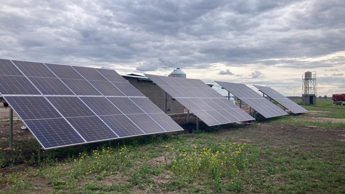 Los paneles solares que brindarán de energía eléctrica al tambo. 