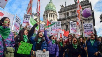 A pesar del receso invernal, continúa en el Senado el debate por el aborto