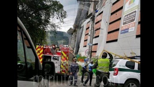 Una mujer se tiró desde el balcón de un edificio, al parecer por altos niveles de estrés laboral