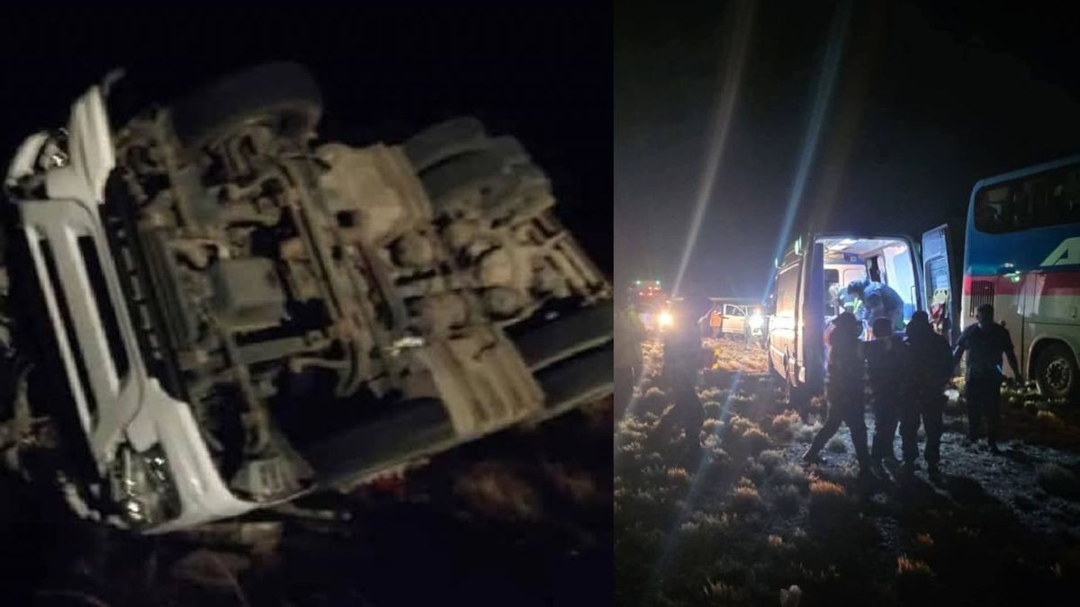 Cuatro personas murieron y m&aacute;s de veinte resultaron heridas en el brutal choque entre un micro con pasajeros y un cami&oacute;n en Santa Cruz. (Foto: X)