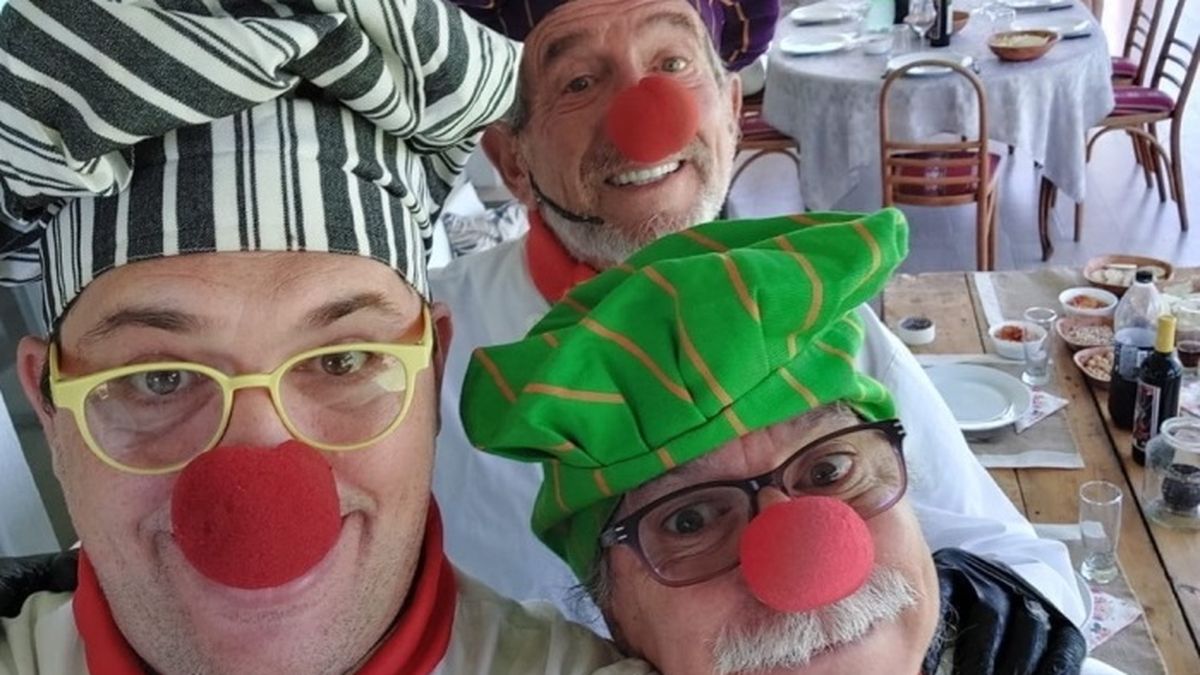 Pablo Alarc&oacute;n y su emprendimiento gastron&oacute;mico El cocinero est&aacute; frito, en el que junto a lleva a eventos privados teatro y cocina a domicilio.&nbsp;