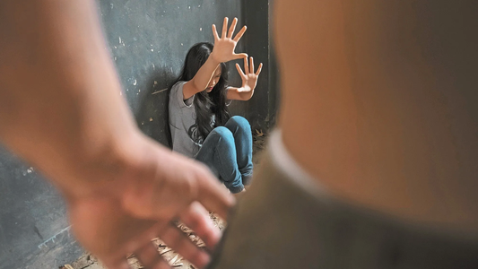 Un hombre abusó de su hijastra y le dijo vos te lo buscaste