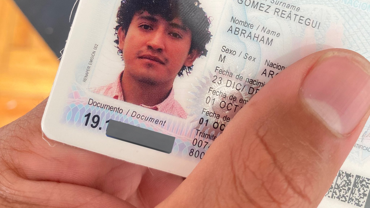 Se nacionalizó, mostró su DNI argentino y sorprendió a todos: Soy un joven de 80 años