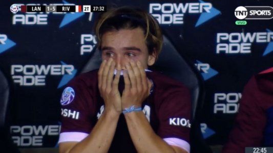 El llanto del pibe Pedro De La Vega después de ser reemplazado