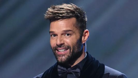 Ricky Martin reapareció con una nueva cara