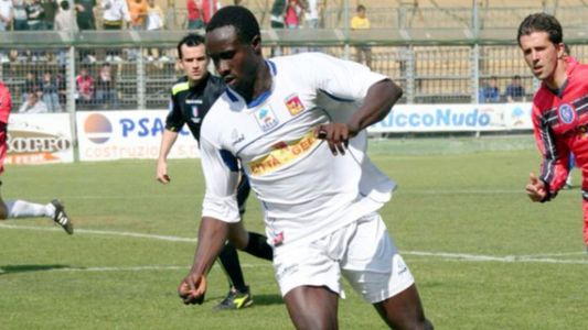 Drama e incógnitas en el fútbol italiano por la muerte de un jugador que sufría extraños dolores en sus piernas