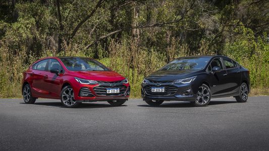 Chevrolet Cruze suma versiones RS y Midnight