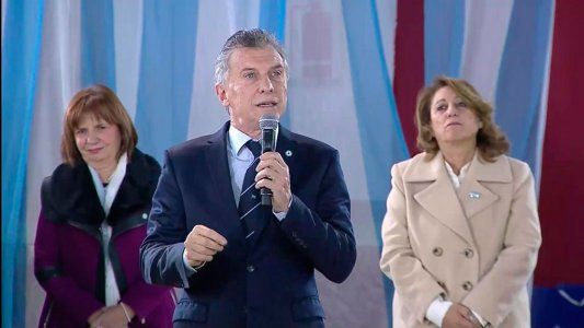 En un acto por el Día de la Bandera, Macri apuntó contra los Moyano: Hay una patota del transporte