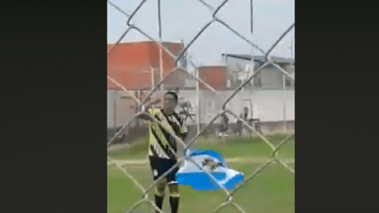 Festejó un gol con la bandera de las Islas Malvinas y lo expulsaron