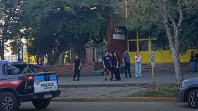 Conmoción: un alumno de 15 años entró armado al colegio y mató a un compañero