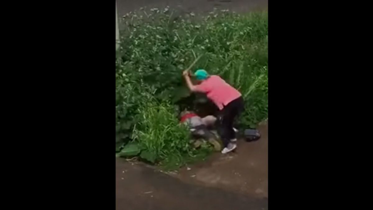 A la señora no le gustó el sexo al aire libre y reaccionó con violencia.