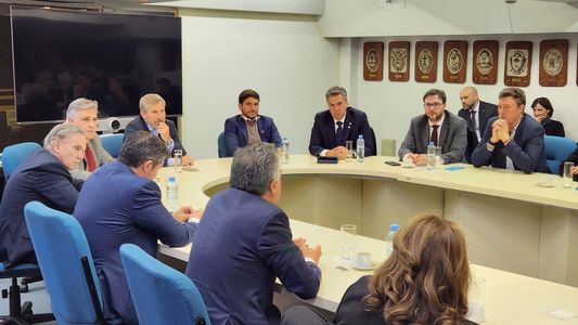 Las negociaciones finales por la Ley Bases en Diputados y la jugada maestra para evitar la fuga de votos