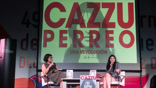 Cazzu presentó Perreo, una revolución en la Feria del Libro