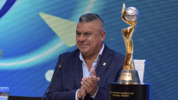 Chiqui Tapia confirmó que habrá fútbol femenino profesional en la Argentina