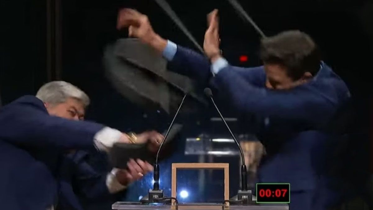 un debate políticio en Brasil terminó de manera grotesca y violenta en Brasil. (Foto: captura de TV)