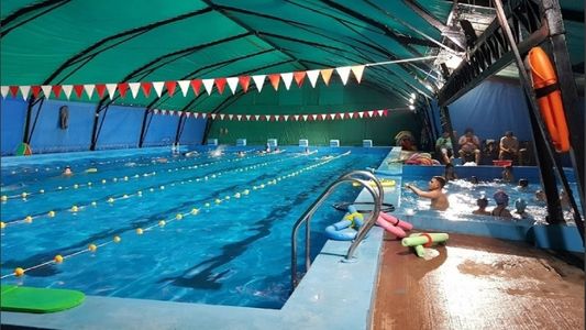 El dramático rescate de una nena cuyo brazo quedó atrapado 3 horas en el filtro de la pileta de un club