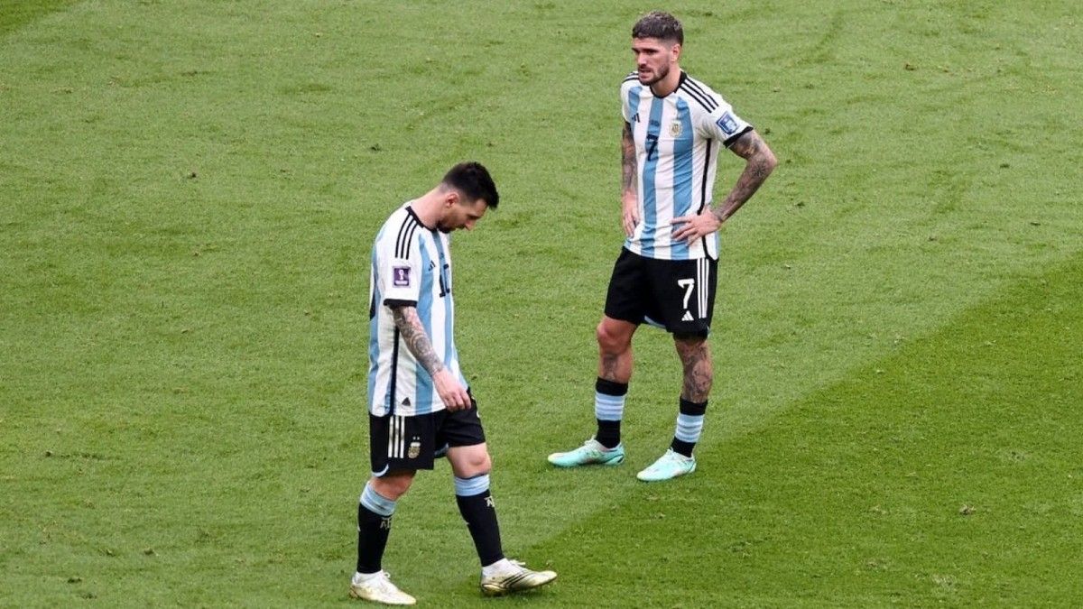 Lionel Messi y Rodrigo De Paul, dos jugadores emblemas de la era Scaloni, no tuvieron un buen desempeño. (Foto: Reuters)