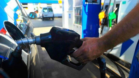 Aumentan los combustibles un 4%: el congelamiento de los precios duró solo 35 días