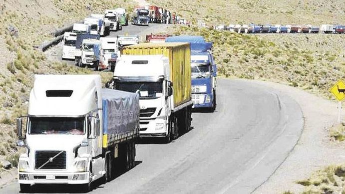 La Cámara de Exportadores manifiesta su preocupación por los camiones varados en la frontera con Chile