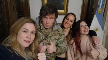 El gesto de Milei en el 17 de agosto: uniforme militar y encuentro con granaderos (Foto: @lilialemoine)