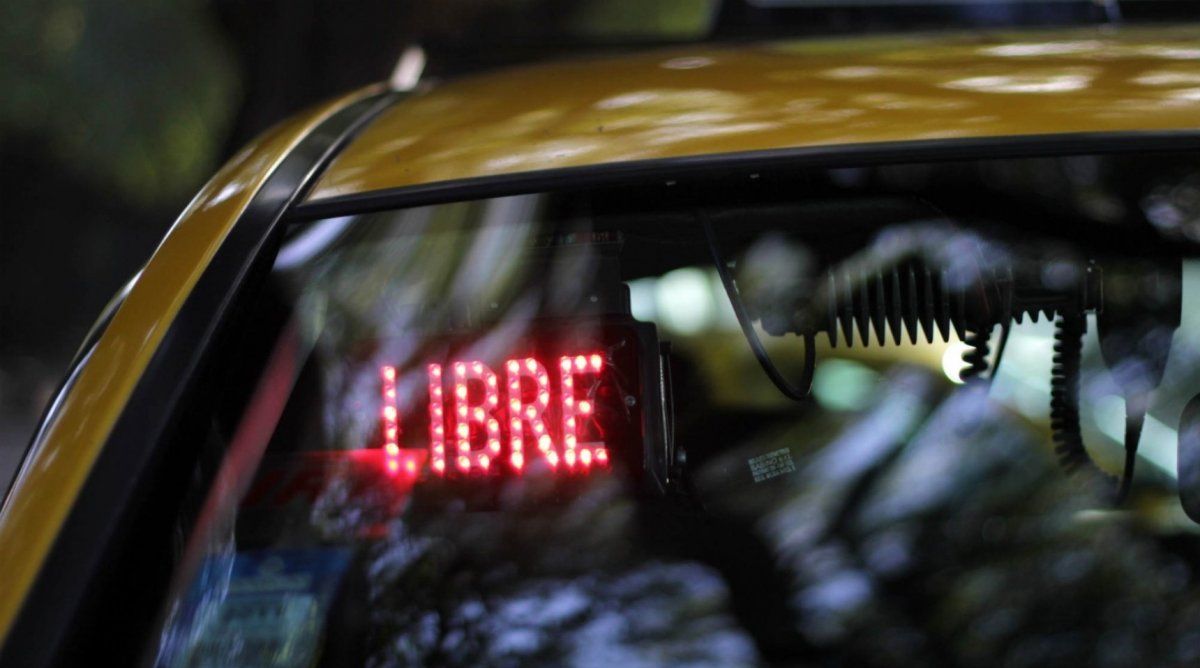 Viajar en los taxis de la Ciudad será 30% más caro desde diciembre (Foto: Telam).