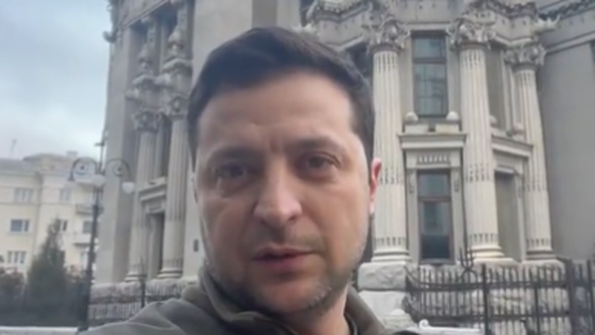 Guerra entre Rusia y Ucrani: Zelenski descartó una capitulación y dijo que los aliados están enviándole armas. (Captura de Twitter)
