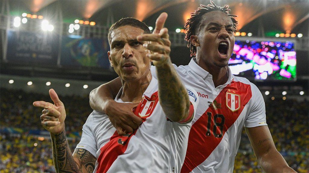 El empate de Perú llegó gracias a Paolo Guerrero: el árbitro chequeó en el VAR un penal gigantesco