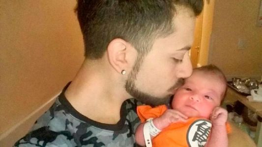 Es oficial: El DNI de Ulises Goku y la foto con su papá Sebastián, ex Combate
