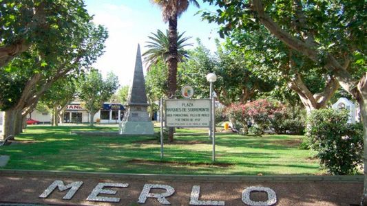 Abandonó a su bebé recién nacida en un baño luego de querer ahorcarla