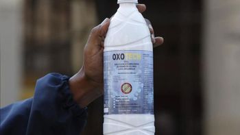 Le preparó una mamadera a su hija, pero por error le dio dióxido de cloro: la beba está internada en grave estado Le preparó una mamadera a su hija, pero por error le dio dióxido de cloro: la beba está internada en grave estado